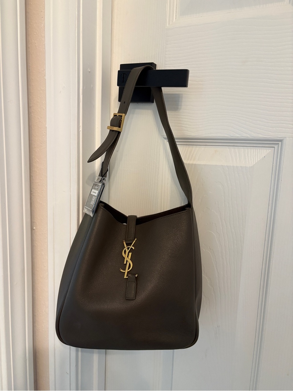 Saint Laurent (YSL) Le 5 À 7 Supple Small Shoulder Bag
